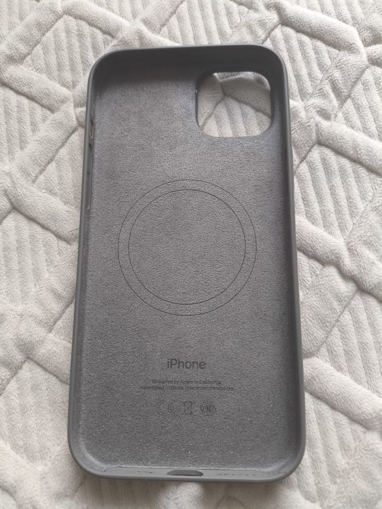 Iphone 15 plus 128 черный на гарантии