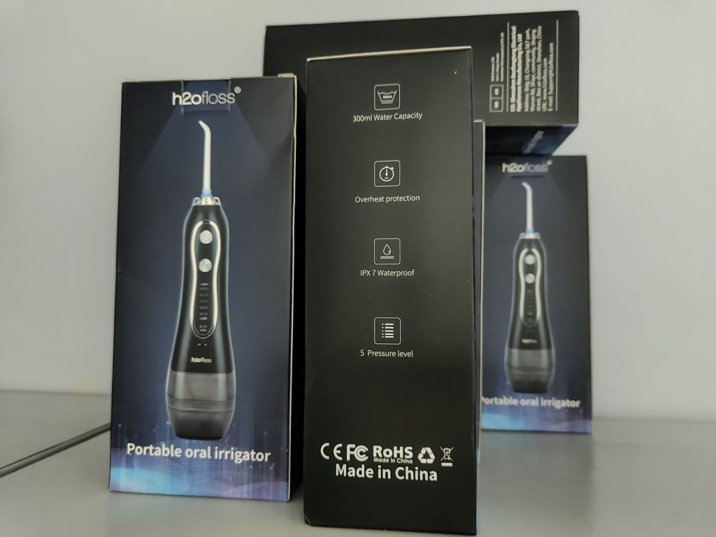 Ирригатор H2ofloss с сумкой и насадками в комплекте