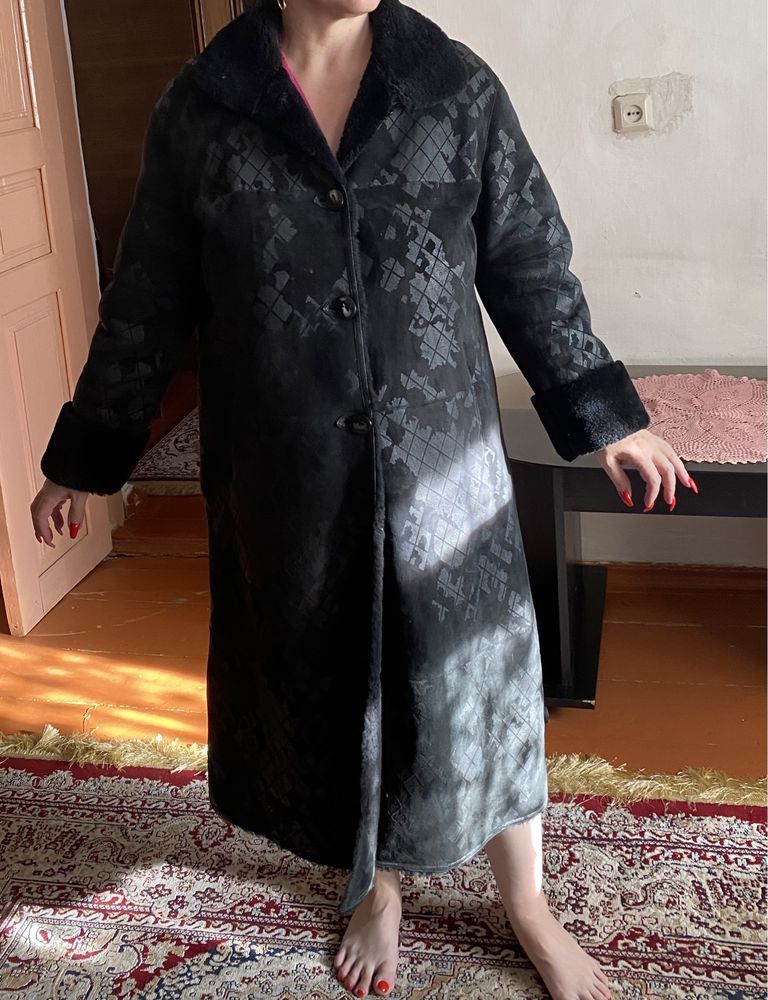 Продам б/у верхнюю одежду на взрослых женщин
