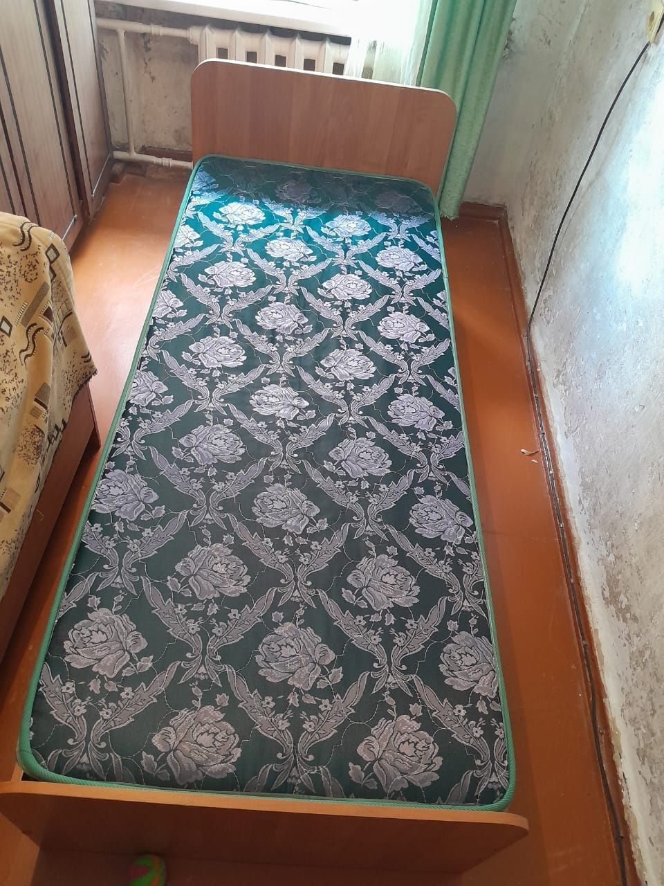 Продам односпальную кровать.