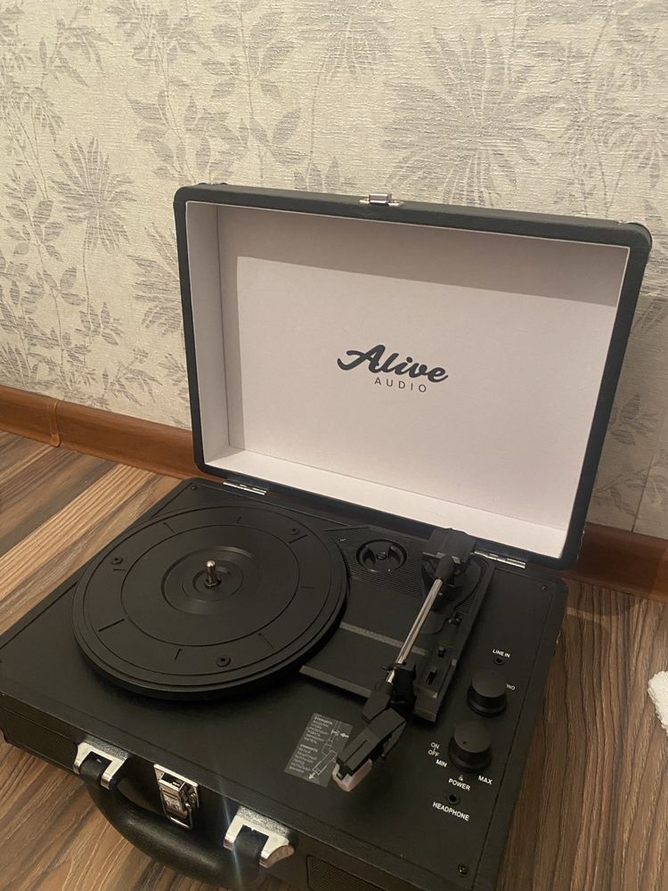 Виниловый поигрыватель Alive Glam