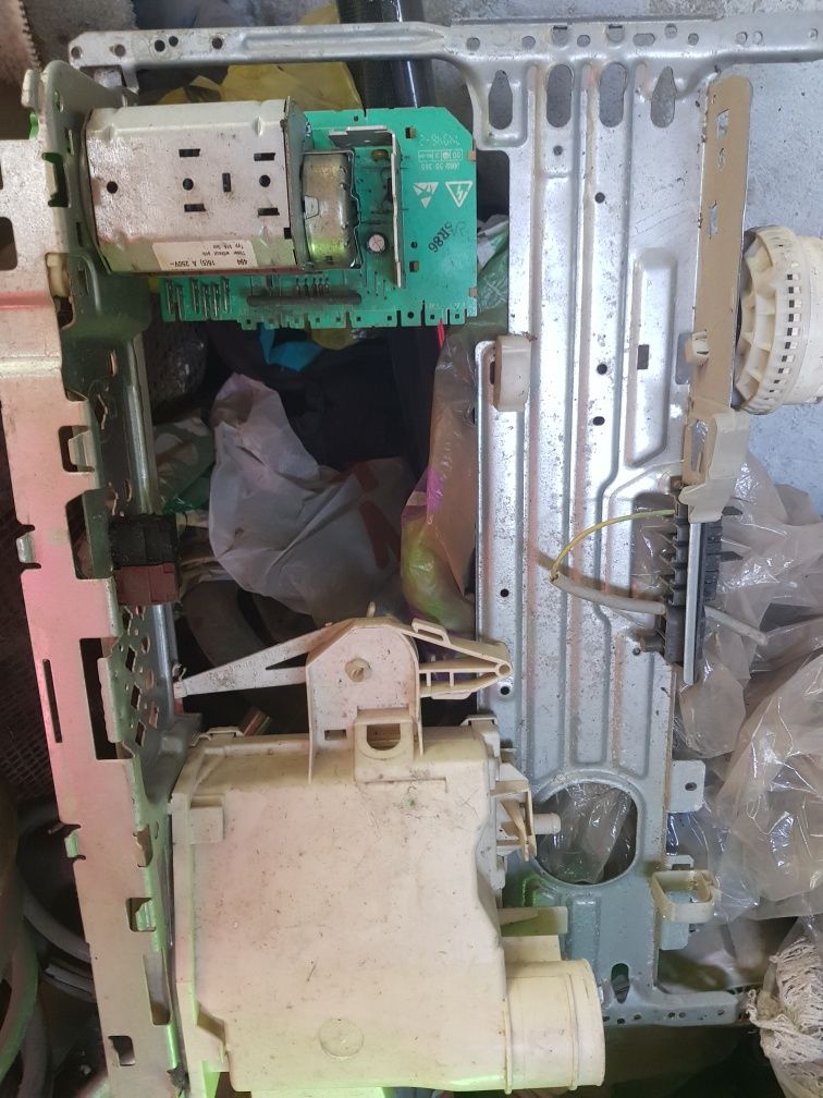 Продам запчасти от стиральной  машины Zanussi