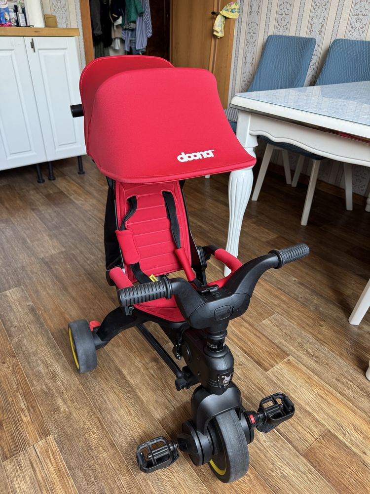 Продам Трёхколёсный велосипед Doona Liki Trike S3 красный