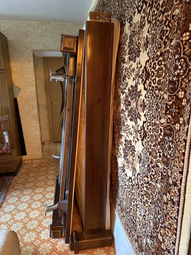 Продам кровать с матрасом