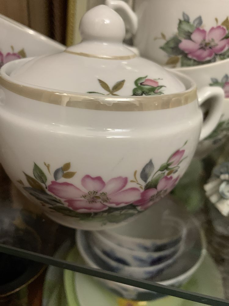 Продам советские вазочки чайные чашки  сервиз