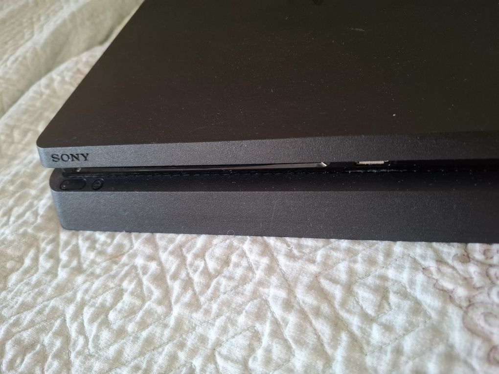 Sony PlayStation 4