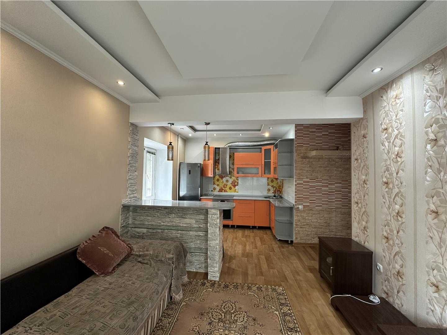 -Продам 2 комн квартиру-студию  на 2 микрорайоне. Шикарная планировка!