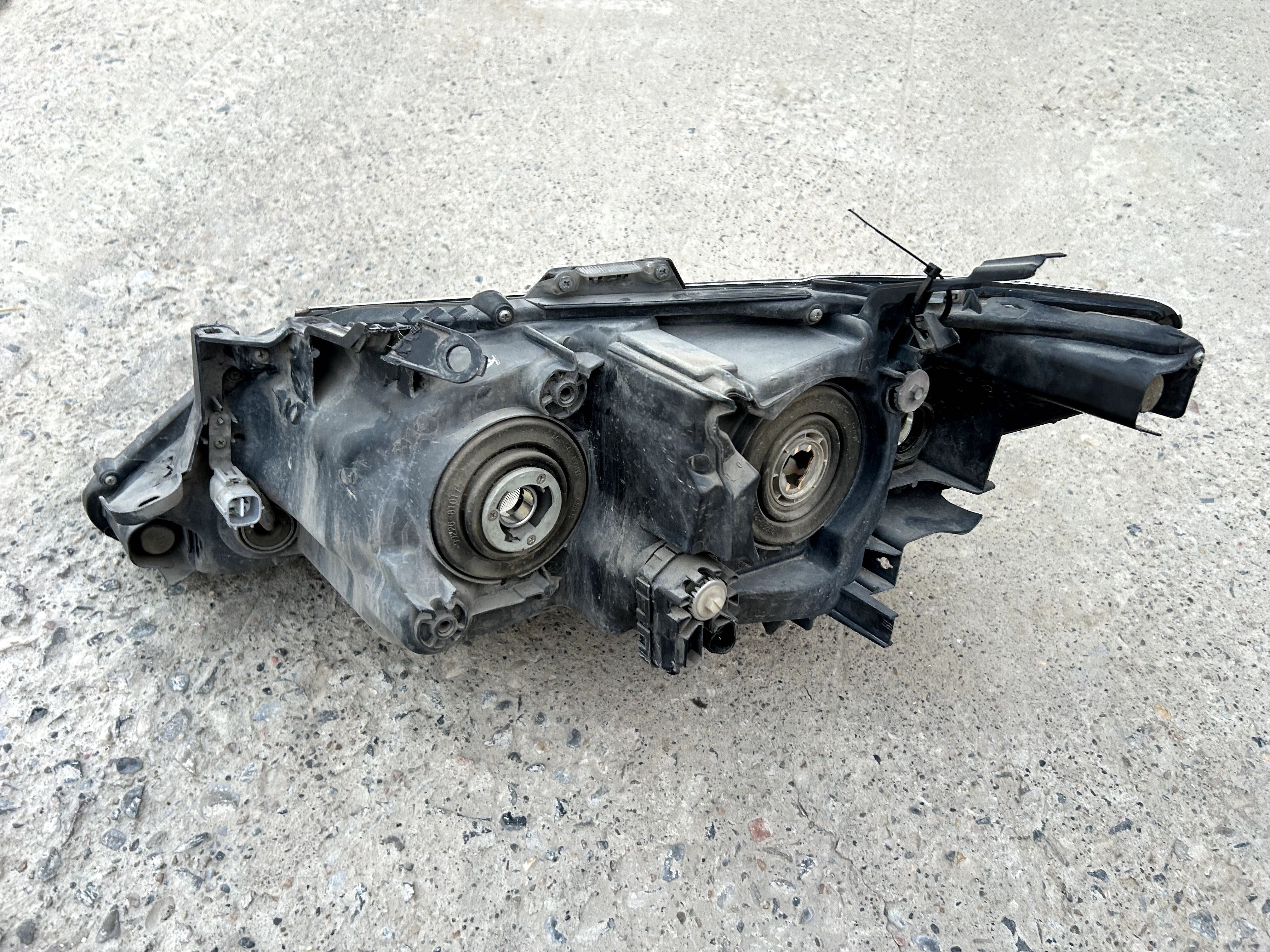 Toyota Camry 55 фара R оригинал