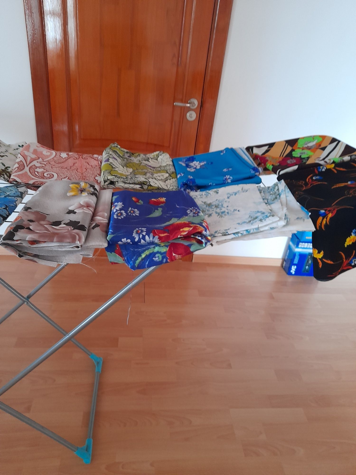 Продам  ткани  ещё  СССР.