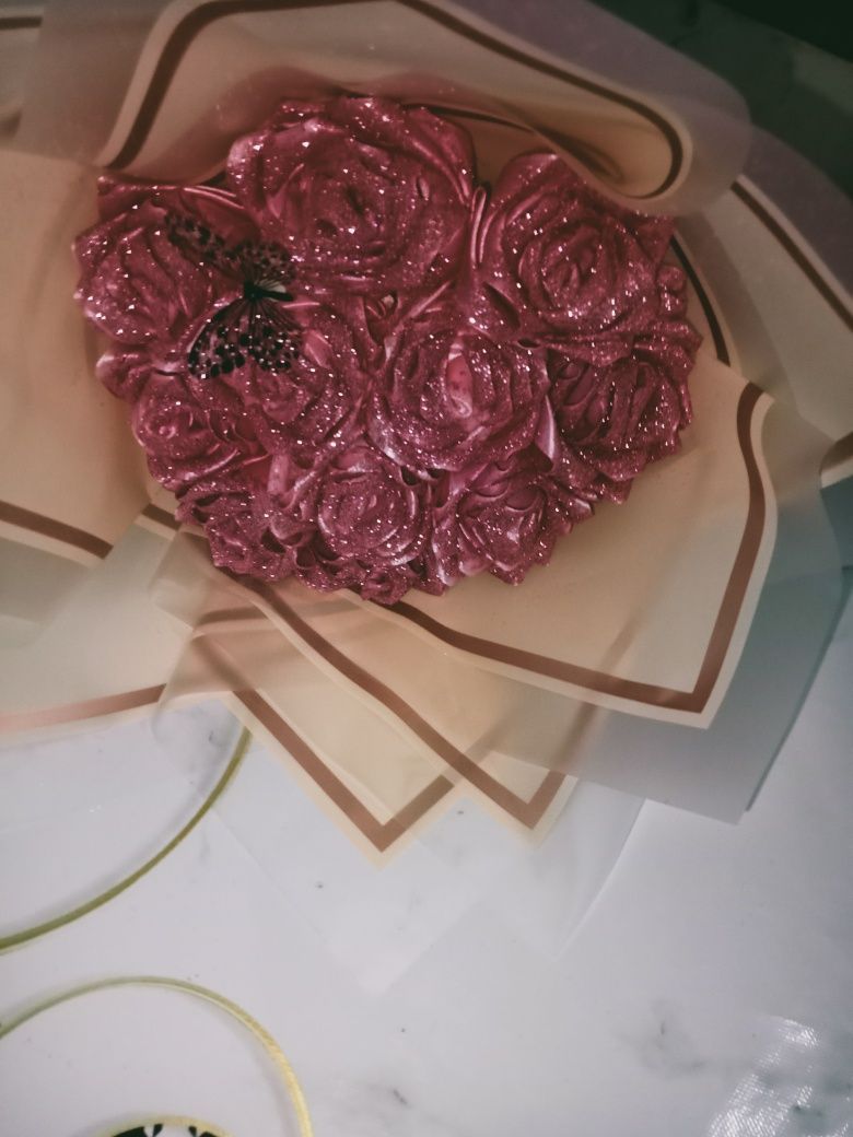 Букет из атласных роз