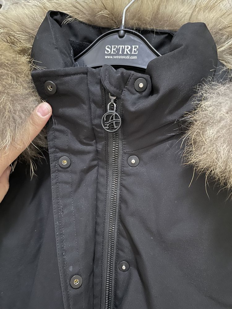 Продам зимнюю парку для девочки