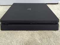 Продам ps4 slim +5 игр