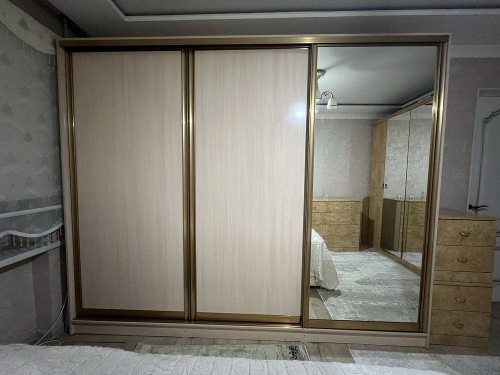 Продам шкаф с раздвижными дверями