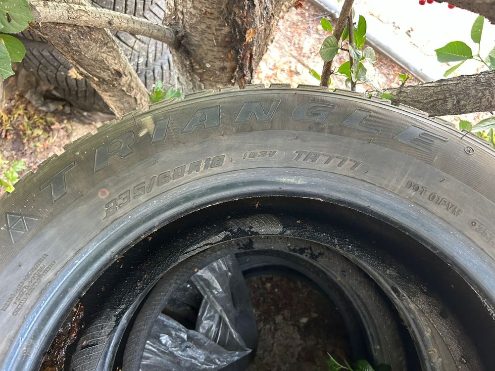 Комплект 235/60/18 отл сост