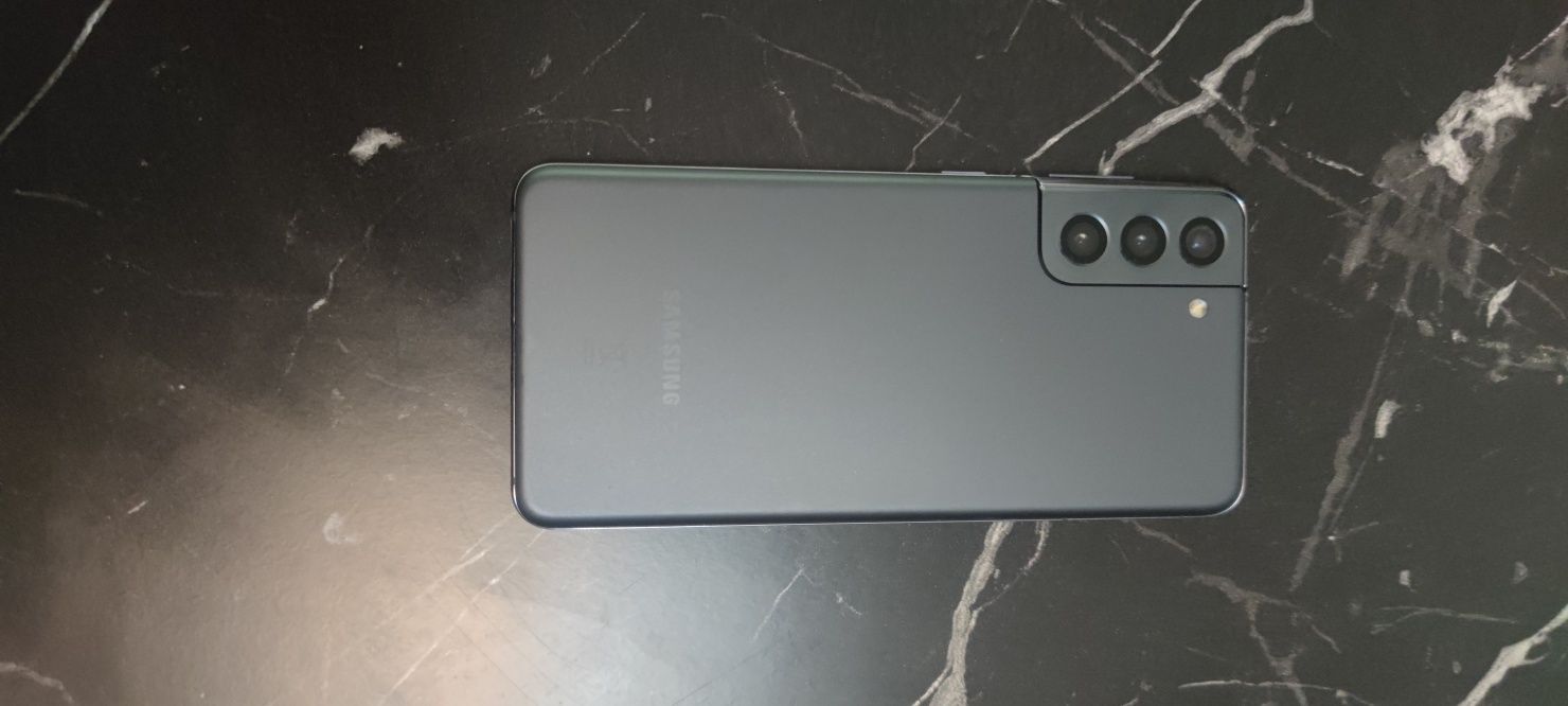 Продам смартфон Samsung s21