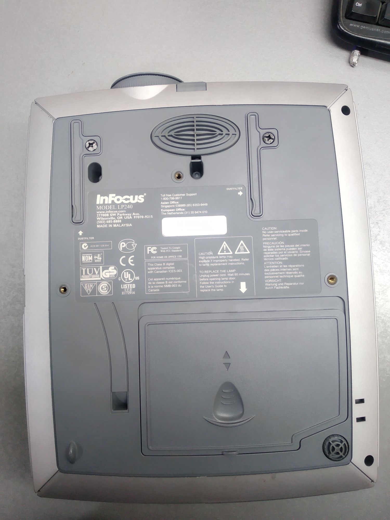 Проэкток lnfocus LP240