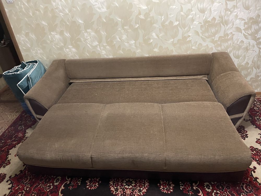 СРОЧНО продается Диван 3 местный раскладной + 2 кресло