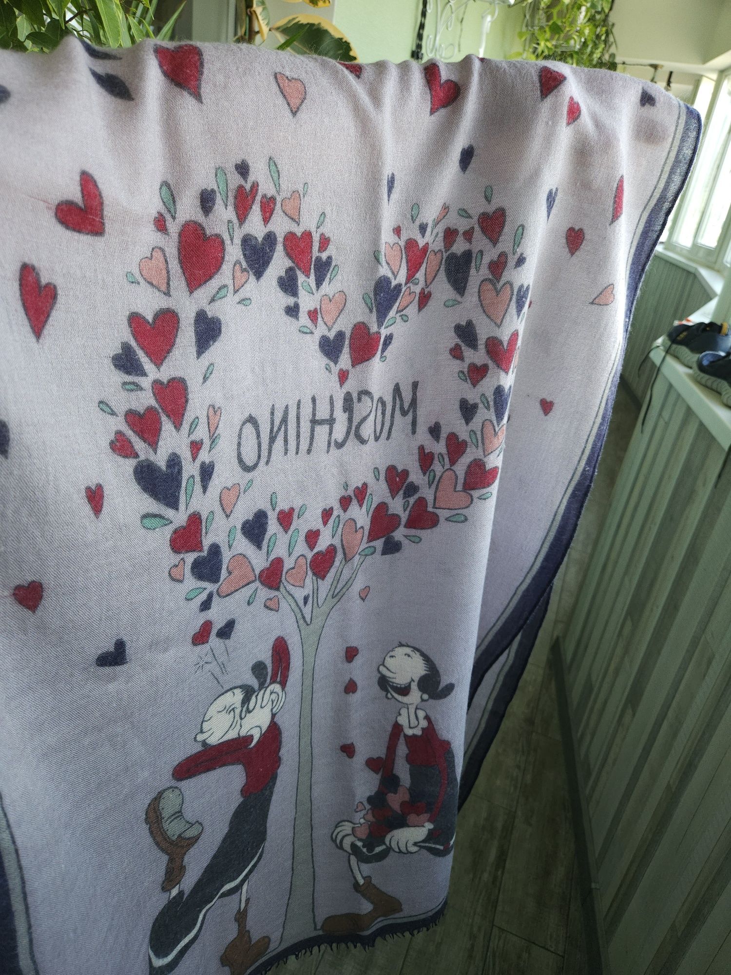 Шарф палантин от Moschino