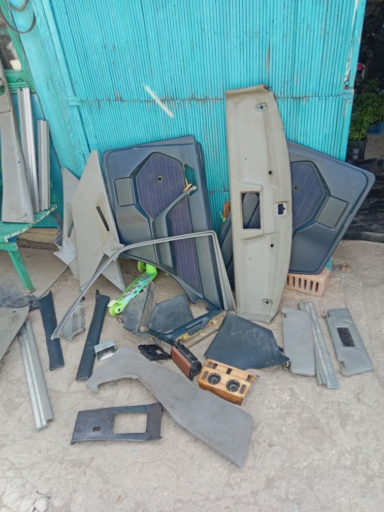 Продам обшивка на Мерседес 124