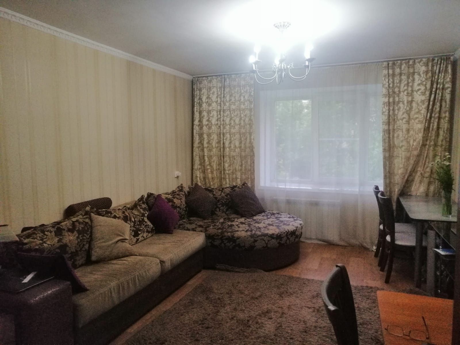 Продам 4х комнатную квартиру,улучшиной планировки,дом кирпичный,3 этаж