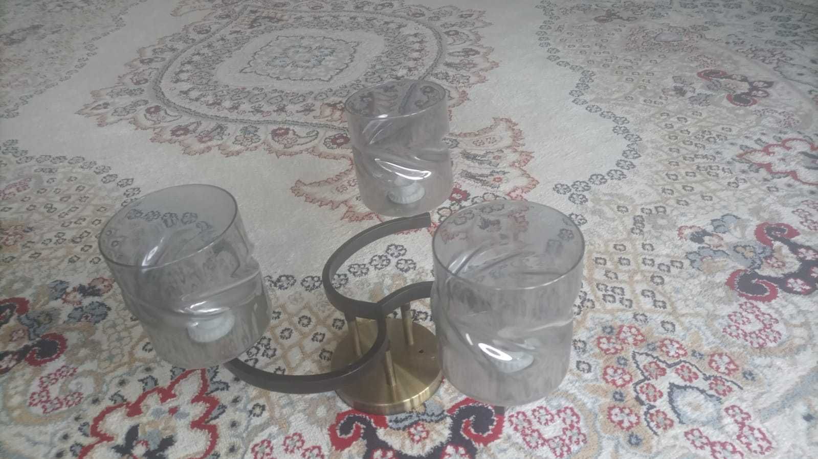 Продам Люстру  3 рожковую