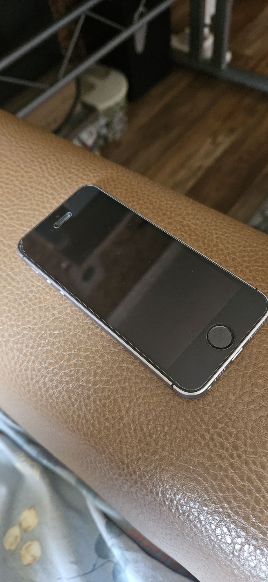 Iphone SE 2016 года