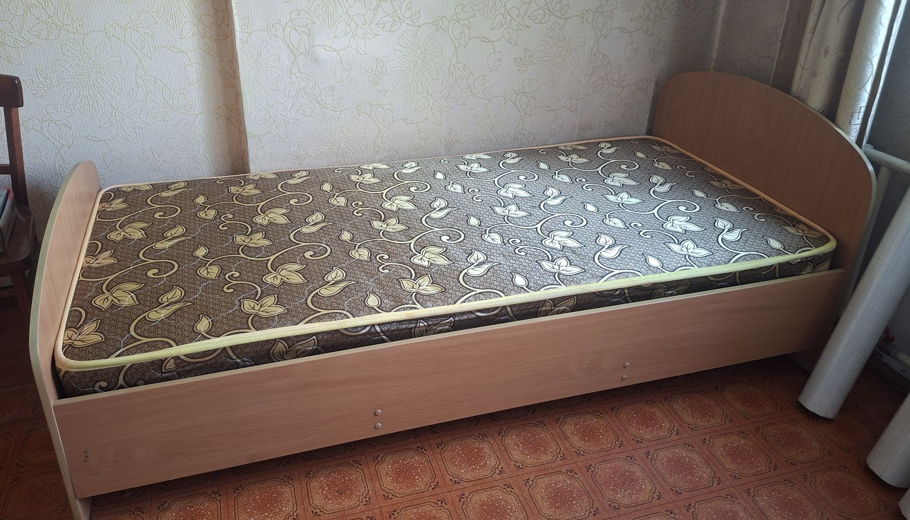Кровать 1,5,б/у в хорошем состоянии