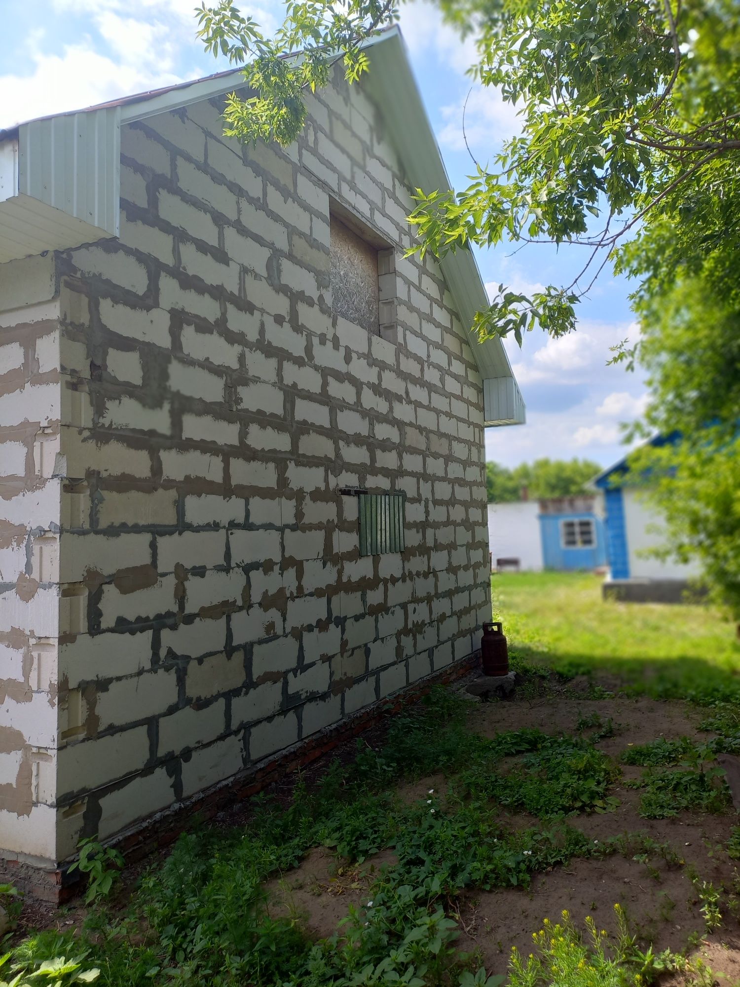 Продам два дома на одном участке