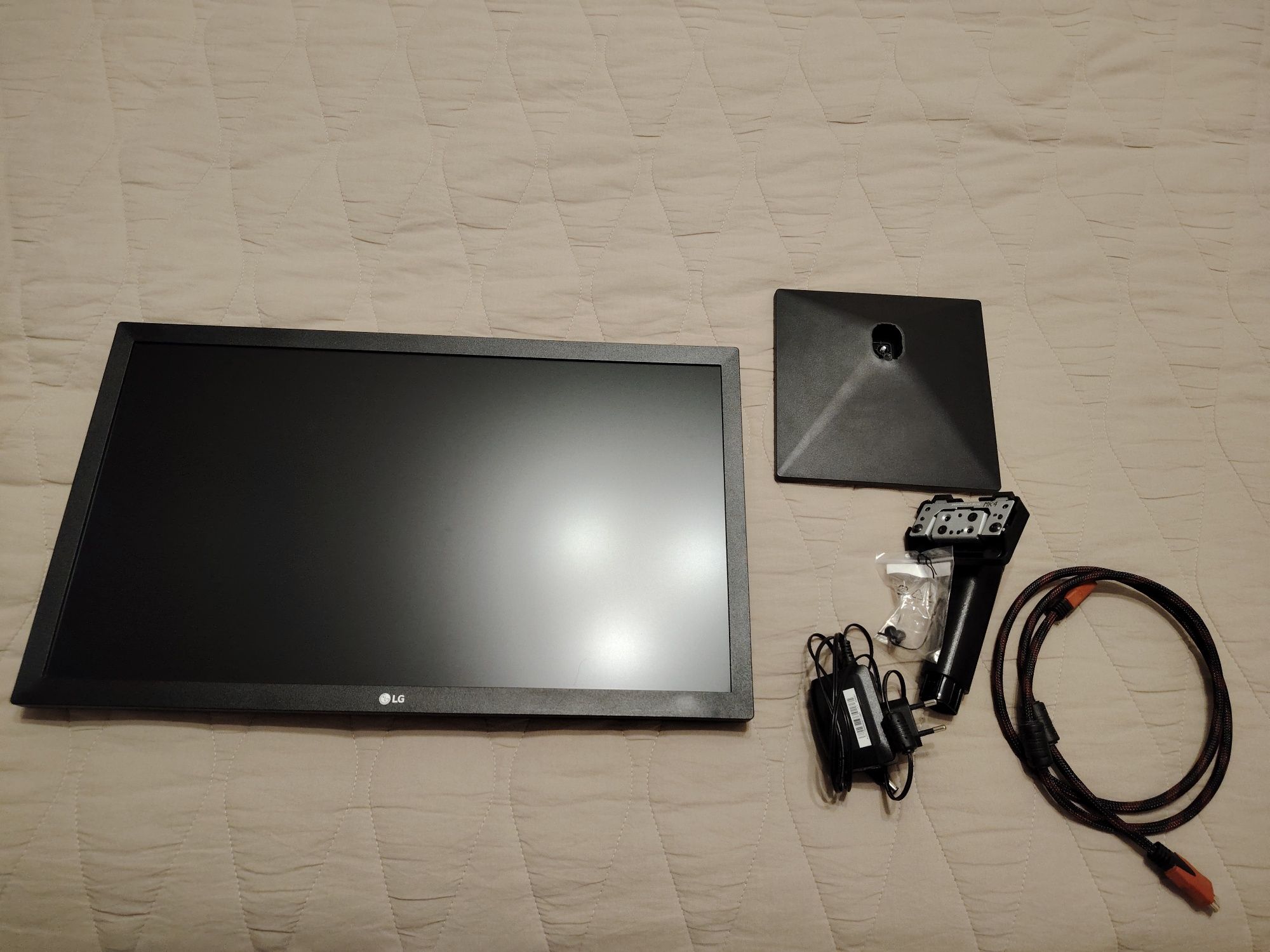 Монитор LG 22 дюйма, IPS матрица
