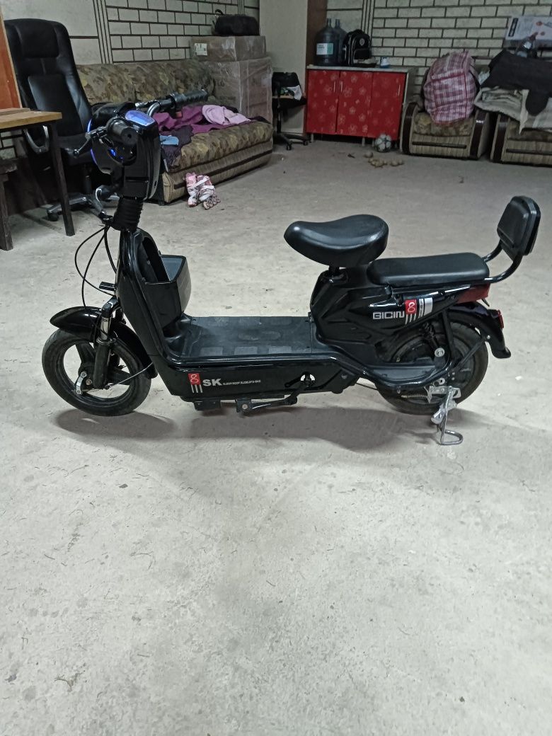 Продам скутер б/у