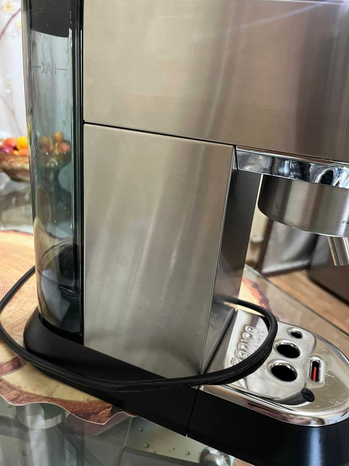 Кофемашина Delonghi Dedica EC-685M