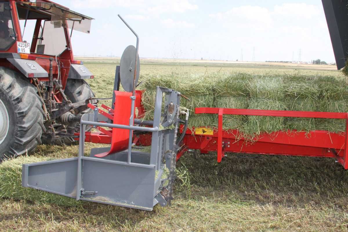 Прицеп для сбора тюков HARMAK BT-112 (подборщик тюков)