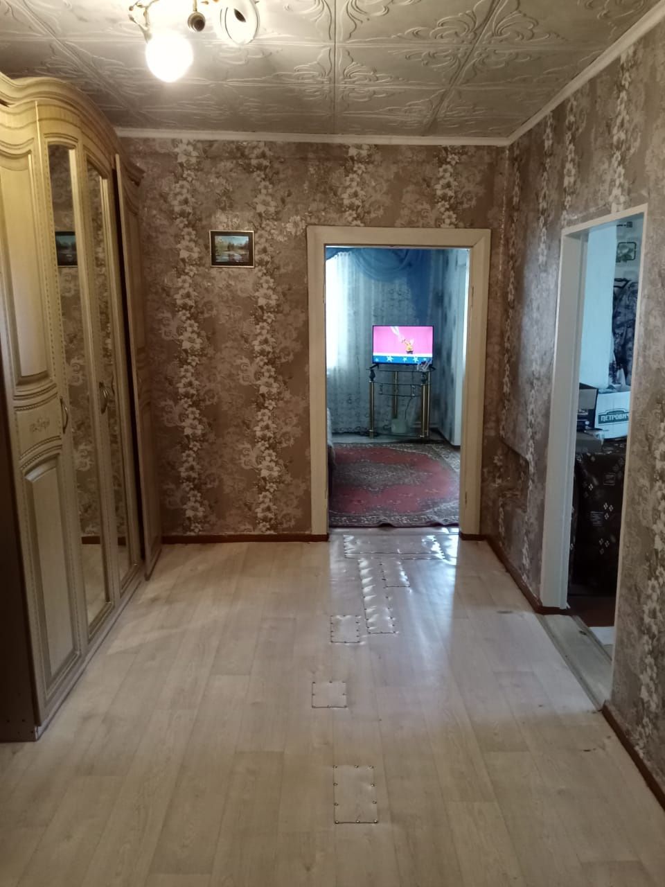 Продам ДОМ с.Ащылысай свежий ремонт, баня , душевая, газ вода дома