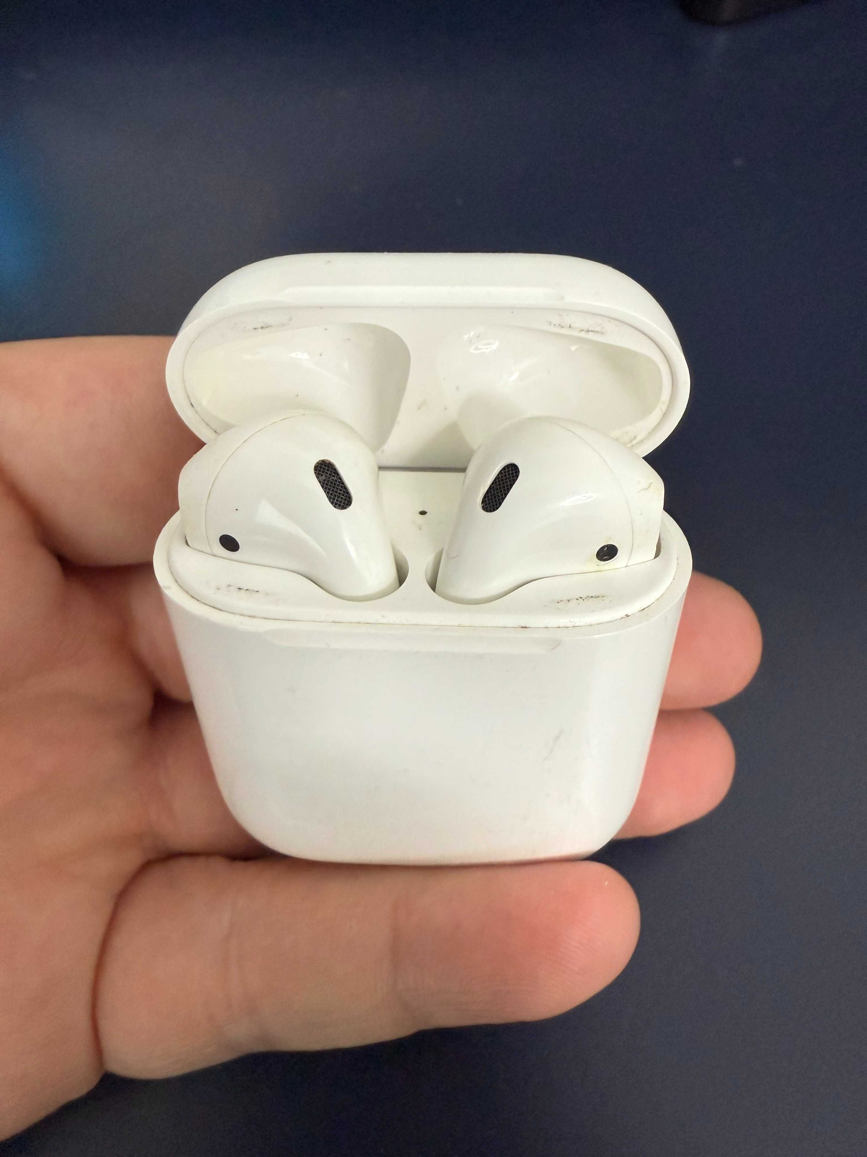 AirPods 1 (кейс и наушники)
