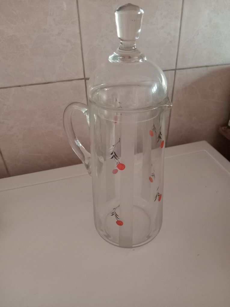 Продам наборы графины со стаканчиками и др.