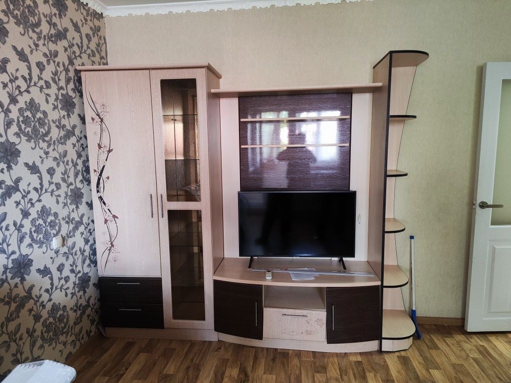 продам стенку в зал