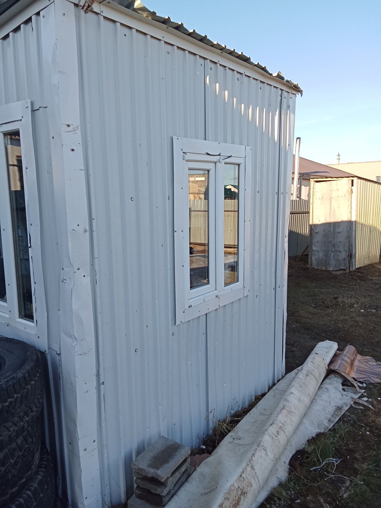 Продам вагончик утеплений 2×2