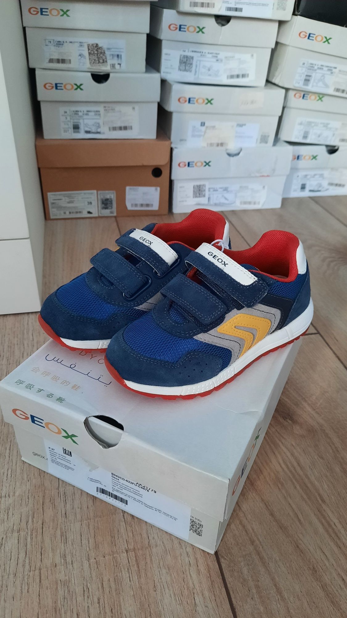 Крассовки детские от бренда Geox Италия  раз. 27