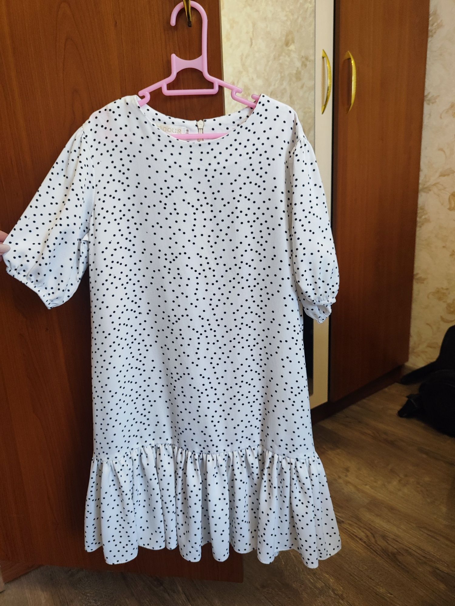 Продам платье для девочки раз.38 и размер 34.