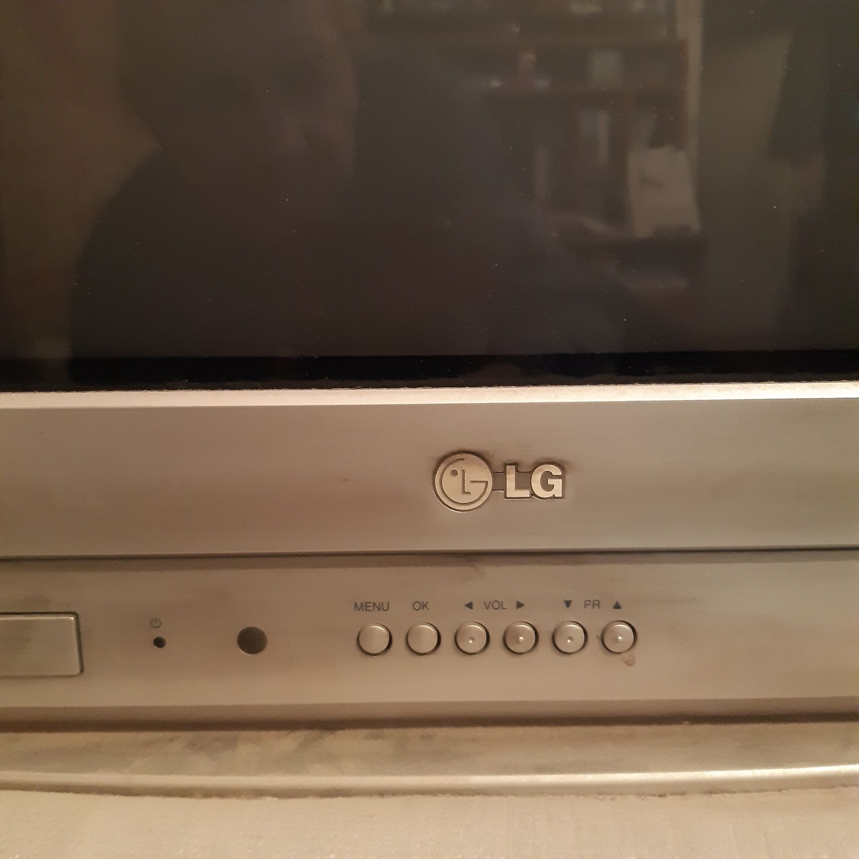 Продам цветной телевизор LG