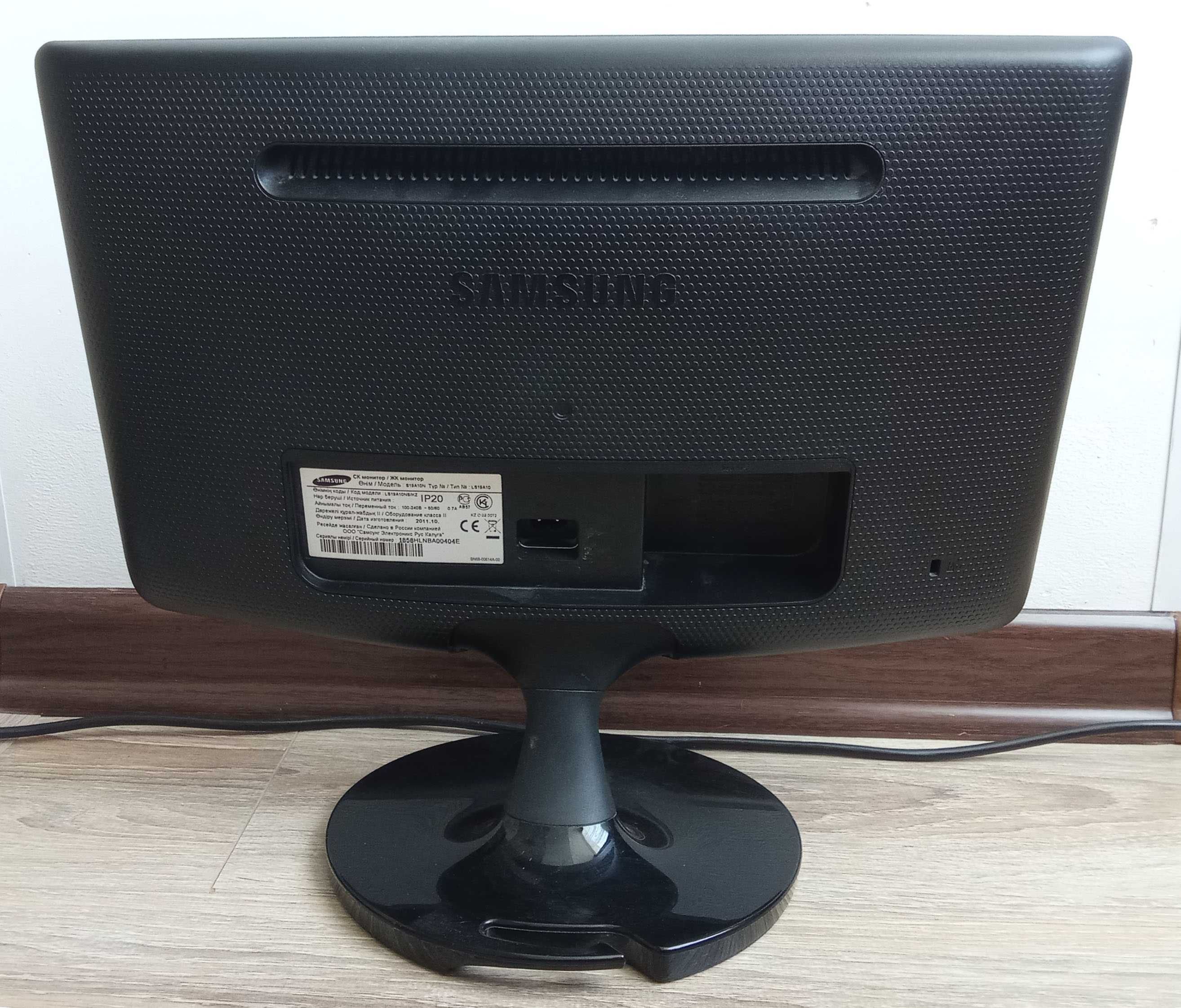 19" LG L1953S, 18,5" Samsung LS19A10N