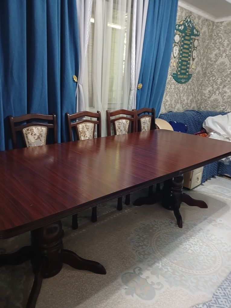 Продам стол гостевой