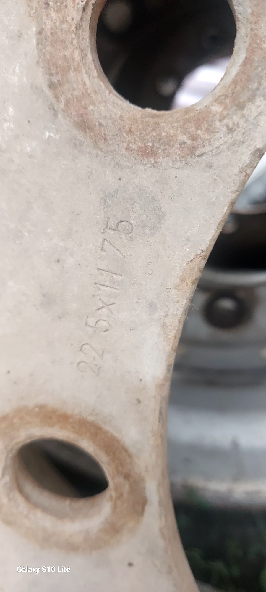 385/55/22,5 диск шина