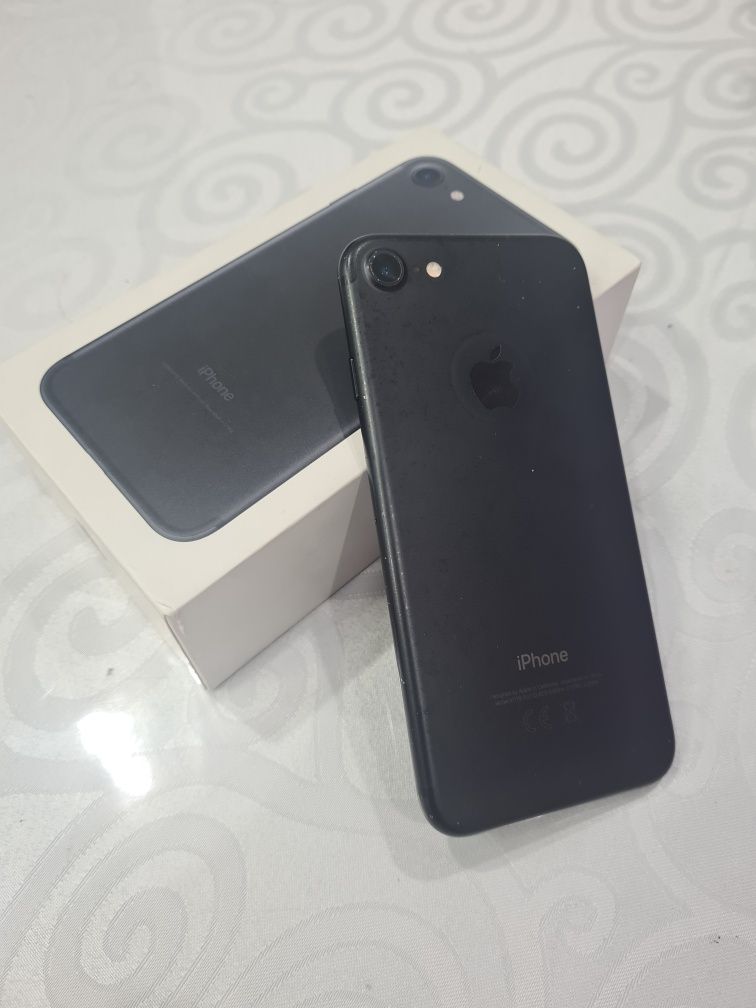 iPhone 7 в идеальном состоянии