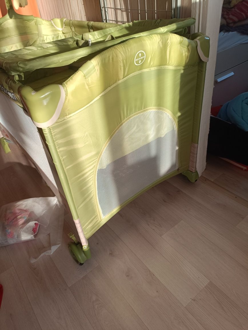 Продам детскую кроватку манеж