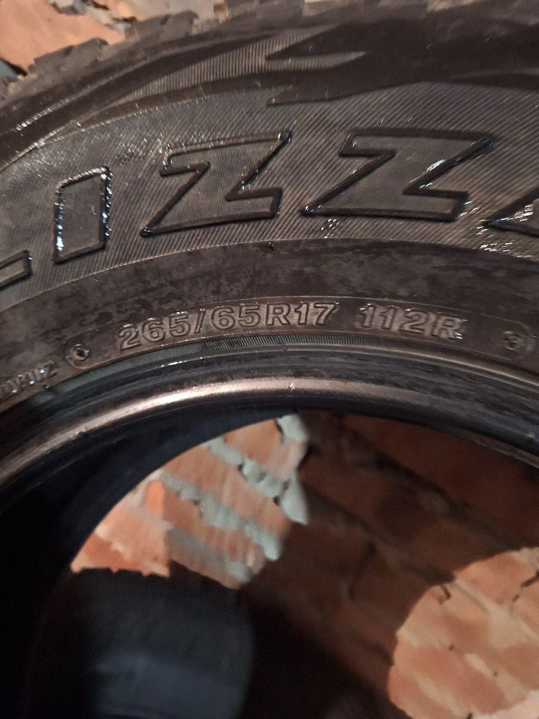 Продам шины! липучка, 17/265/65 BLIZZAK В отличном состоянии