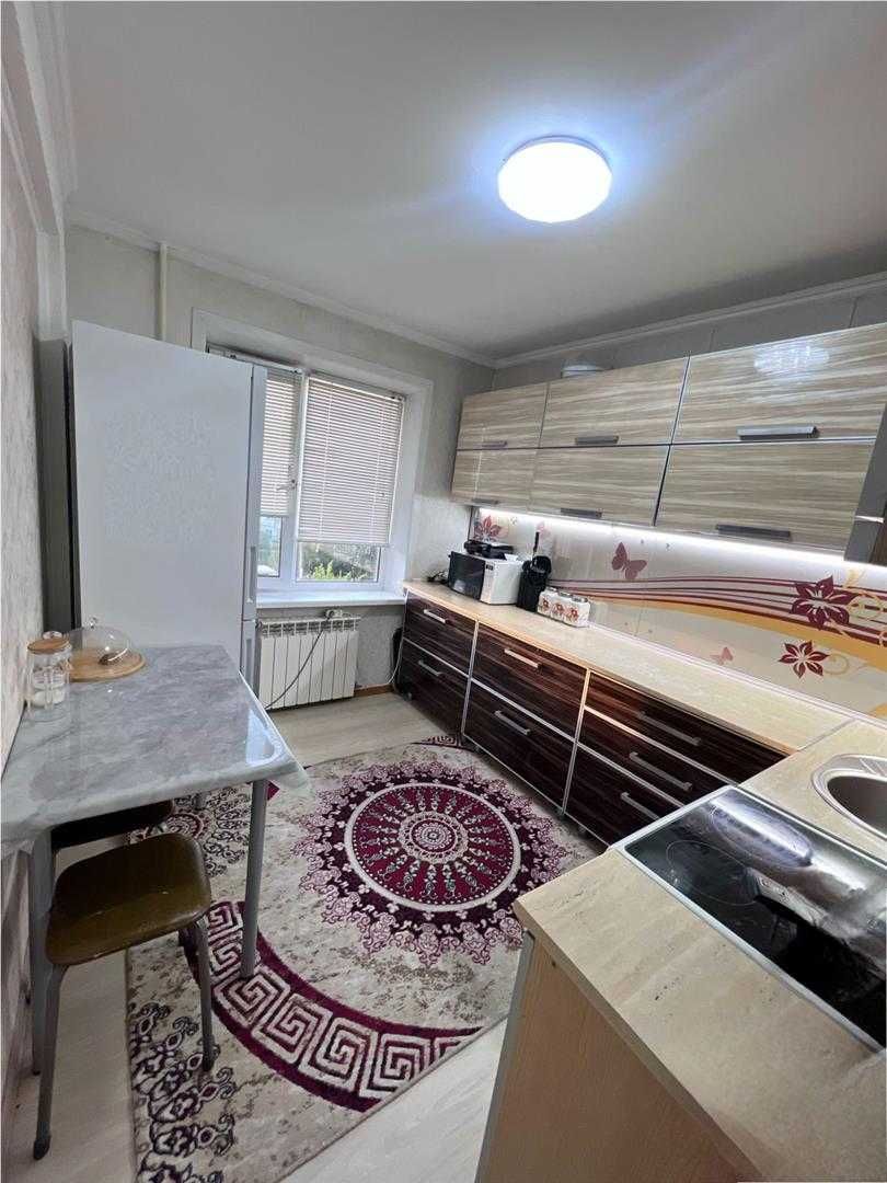 Продам 3-х УП на 8 мкр, 3/9 этаж, не угловая,