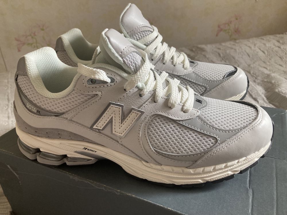 Кроссовки New Balance 2002