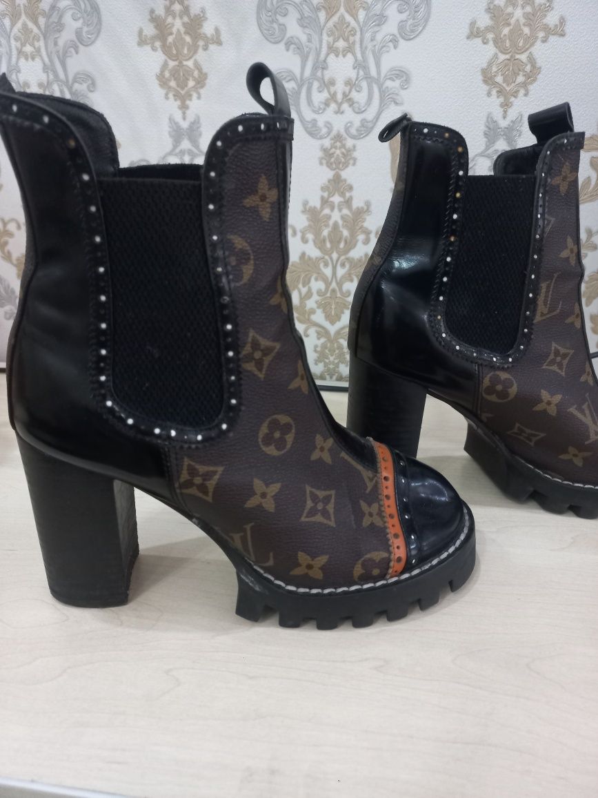 Продам женскую обувь