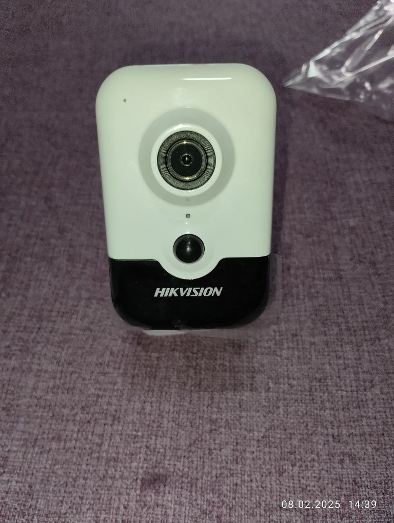 Продам камеру видеонаблюдения Hikvision DS 2CD2443G0-IW
